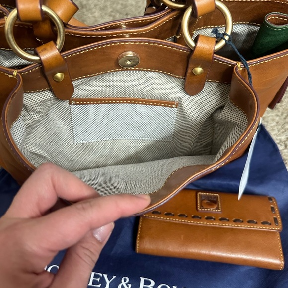 Dooney & Bourke Tan Florentine Leather Bag & Matching Wallet, Dust Bag, Coach - Picture 6 of 13